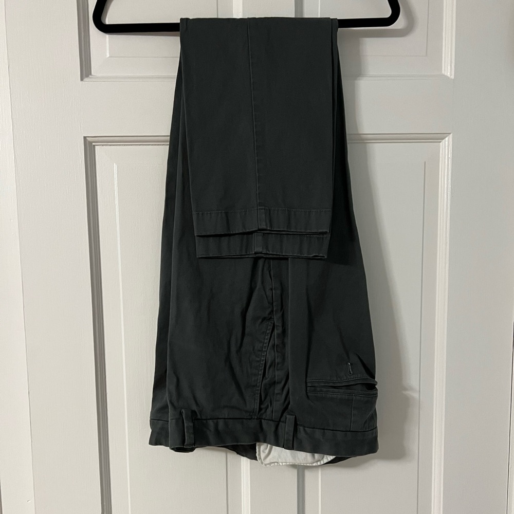 Dark grey vineyard vines breaker pants